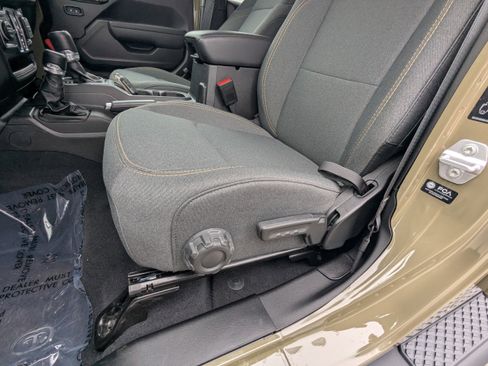 Certified 2025 Jeep Gladiator Sport image 15