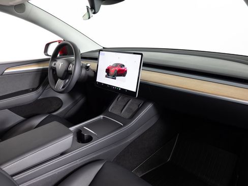 Used 2024 Tesla Model Y Long Range AWD/4WD image 26