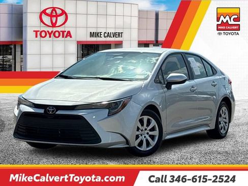 Certified 2025 Toyota Corolla LE FWD image 1