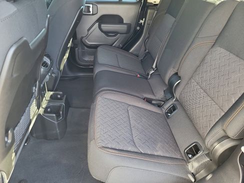 New 2025 Jeep Gladiator Mojave w/ Convenience Group image 23