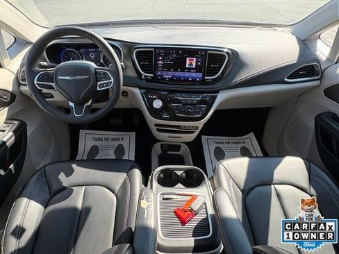 Used 2023 Chrysler Pacifica Touring-L AWD/4WD image 21