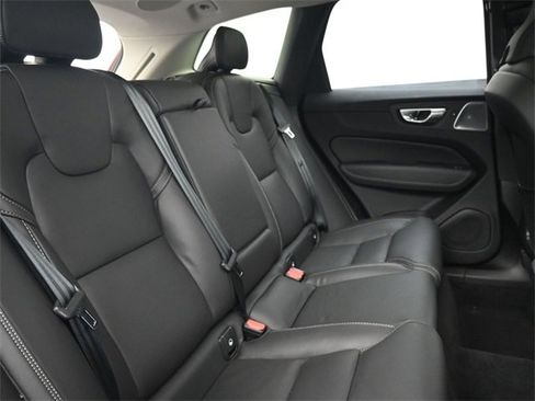 Used 2024 Volvo XC60 B5 Ultimate w/ Protection Package Premier image 33