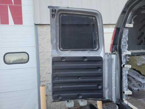 Used 2011 Chevrolet Express 1500 AWD image 41