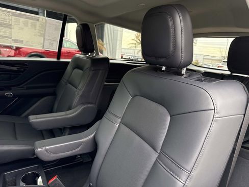 New 2026 Lincoln Aviator AWD image 15