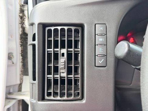 Used 2017 GMC Savana 2500 RWD image 28