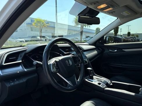 Used 2018 Honda Civic Touring image 10