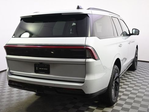 New 2026 Lincoln Navigator Reserve w/ Jet Appearance Package AWD/4WD image 6