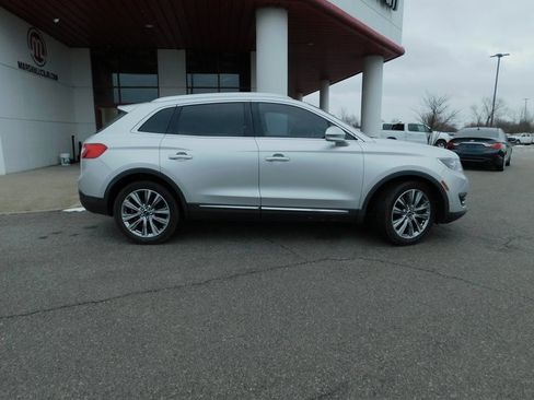 Used 2017 Lincoln MKX Reserve image 28