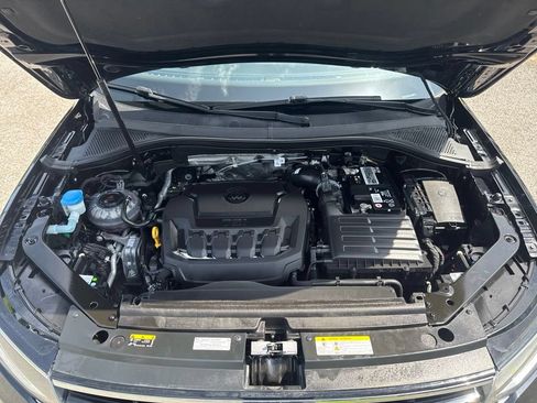Certified 2023 Volkswagen Tiguan SE R-Line AWD/4WD image 9