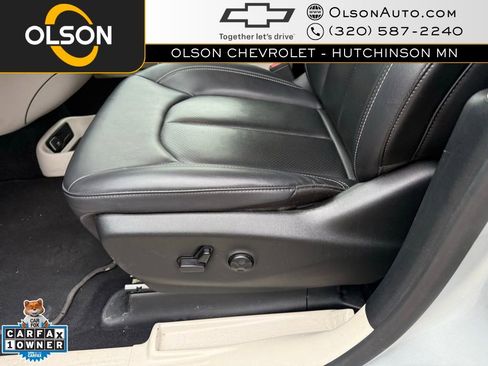 Used 2024 Chrysler Pacifica Touring-L image 12