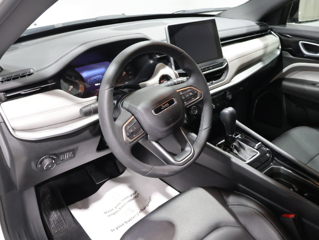 Certified 2025 Jeep Compass Limited AWD/4WD image 16