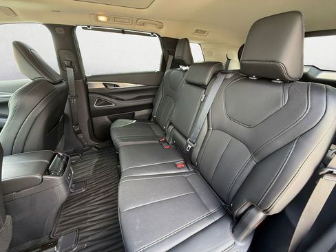 Certified 2026 INFINITI QX60 Luxe w/ Family Package AWD/4WD image 13