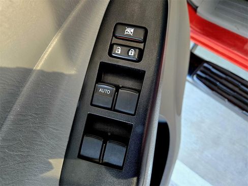 Used 2014 Toyota Tacoma PreRunner image 31