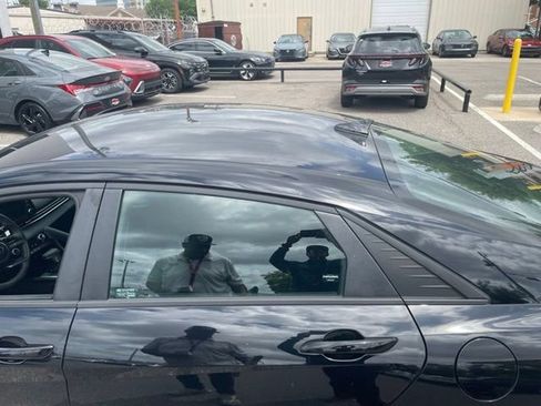 Used 2023 Hyundai Elantra SEL FWD image 28