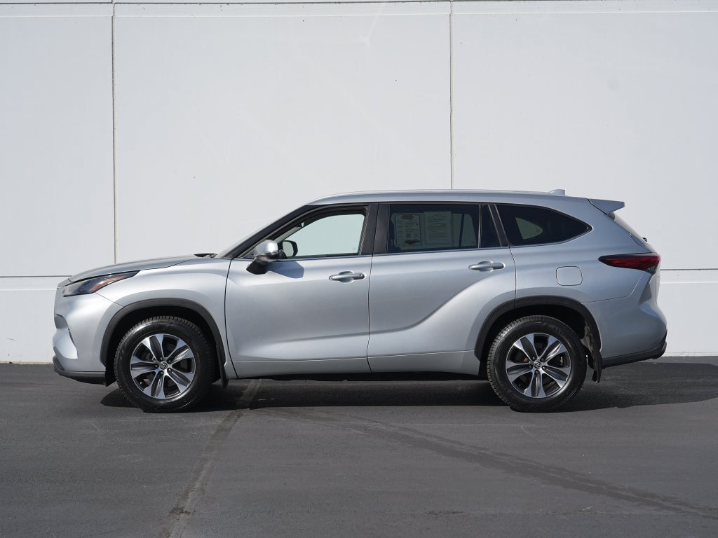 Used 2023 Toyota Highlander XLE AWD/4WD image 7
