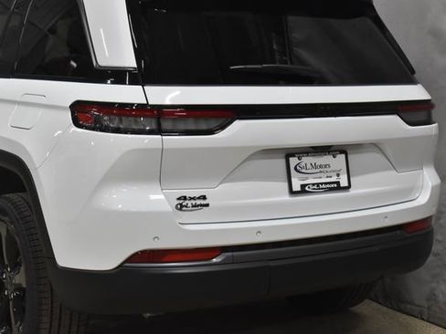 New 2026 Jeep Grand Cherokee Limited w/ Limited Altitude Package image 9