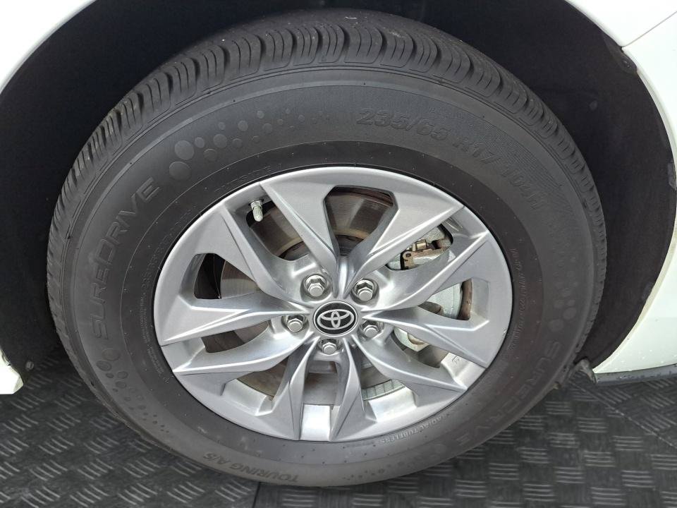 Used 2025 Toyota Sienna LE AWD/4WD image 20