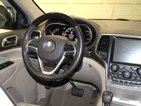 Certified 2017 Jeep Grand Cherokee Overland w/ Jeep Active Safety Group AWD/4WD image 14