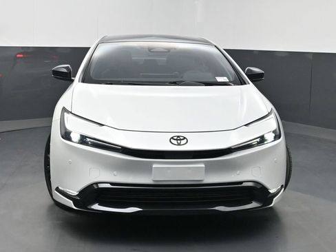 Used 2026 Toyota Prius FWD image 41