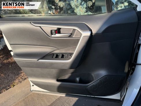 Used 2025 Toyota RAV4 XLE image 21