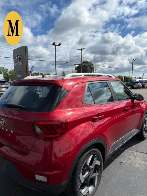 Used 2023 Hyundai Venue SEL FWD image 9