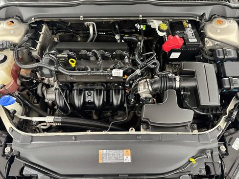 Used 2016 Ford Fusion SE FWD image 10