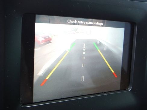 Used 2019 Jeep Cherokee Latitude Plus w/ Cold Weather Group AWD/4WD image 25
