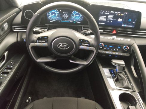 Used 2023 Hyundai Elantra SEL w/ Convenience Package FWD image 22