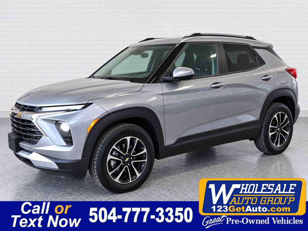 Used 2025 Chevrolet TrailBlazer LT w/ LT Cold Weather Package FWD image 1