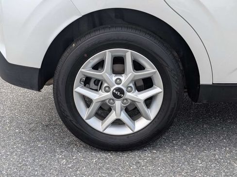 Used 2025 Kia Soul LX FWD image 9