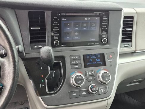 Used 2020 Toyota Sienna LE FWD image 21
