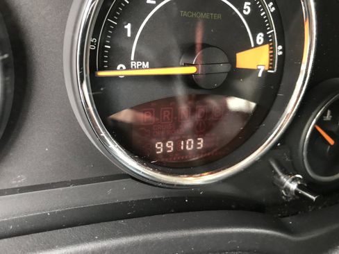 Used 2016 Jeep Compass Latitude FWD image 13