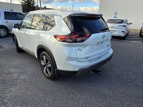 Used 2024 Nissan Rogue SL image 9