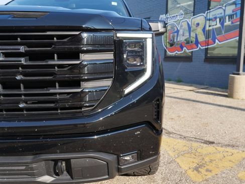 Used 2022 GMC Sierra 1500 Elevation w/ Elevation Premium Package AWD/4WD image 3