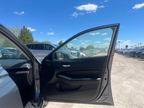 Used 2024 Nissan Altima 2.5 SV AWD/4WD image 33