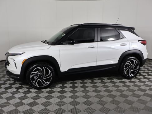 Used 2025 Chevrolet TrailBlazer RS w/ Convenience Package image 9