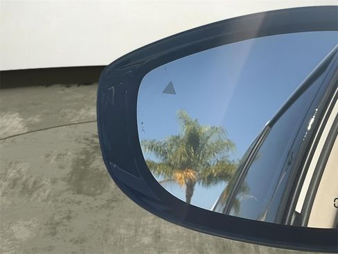 Used 2024 Chrysler Pacifica Select image 24