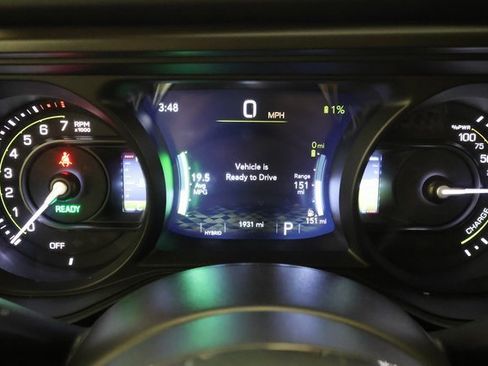 Used 2025 Jeep Wrangler Unlimited Sahara image 11