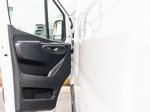 Used 2024 Mercedes-Benz Sprinter 2500 image 21