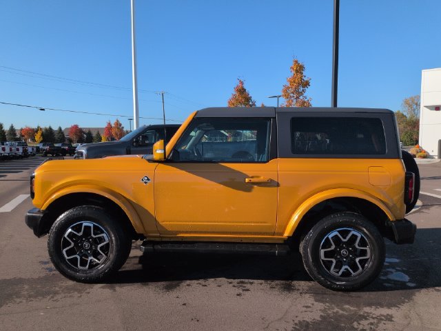 Used 2022 Ford Bronco Outer Banks AWD/4WD image 2