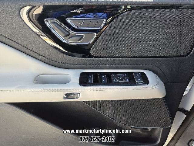 New 2027 Lincoln Aviator AWD image 24