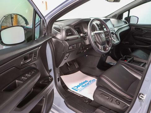 Used 2024 Honda Odyssey Sport image 3