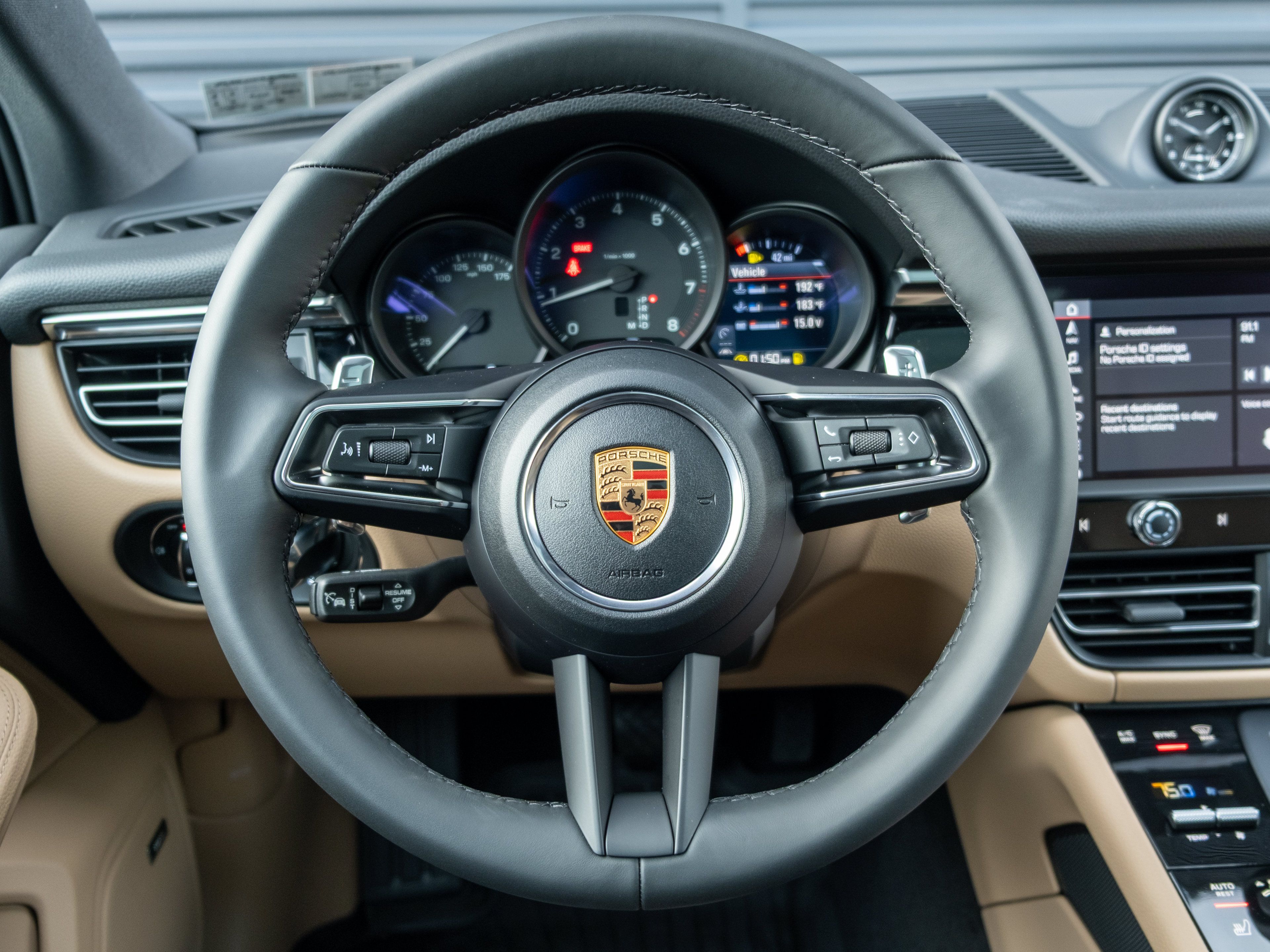 Certified 2026 Porsche Macan AWD/4WD image 24