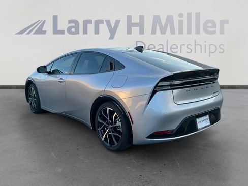 Used 2024 Toyota Prius Prime Premium image 3