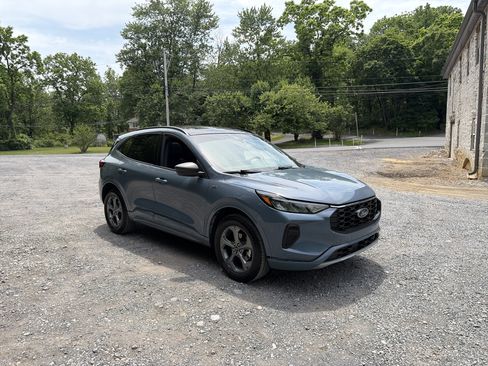 Used 2024 Ford Escape ST-Line w/ Tech Pack #1 AWD/4WD image 3