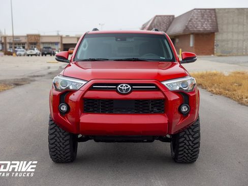 Used 2022 Toyota 4Runner SR5 Premium image 4