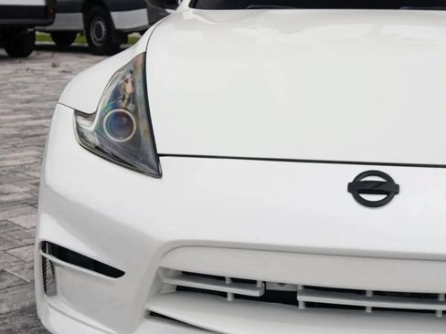 Used 2016 Nissan 370Z Coupe RWD image 10