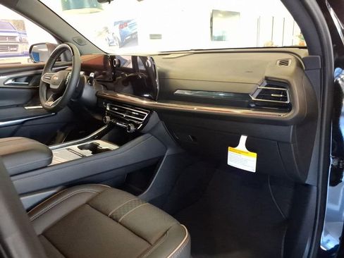 New 2026 Chevrolet Traverse High Country FWD image 11