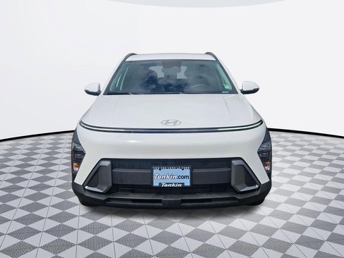 Certified 2025 Hyundai Kona SEL image 9