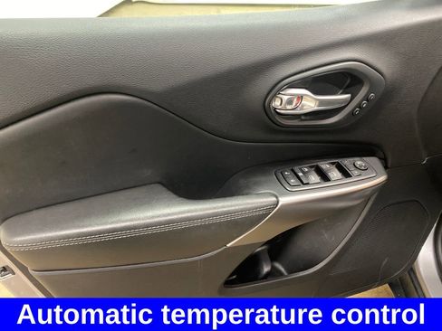 Used 2020 Jeep Cherokee Limited AWD/4WD image 9